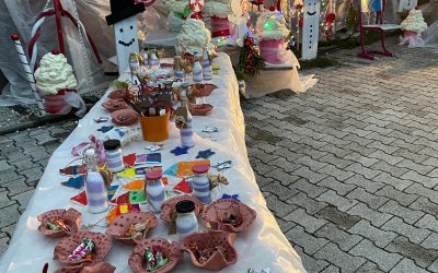 Pohod z lučkami ter božični bazar na POŠ Kotlje